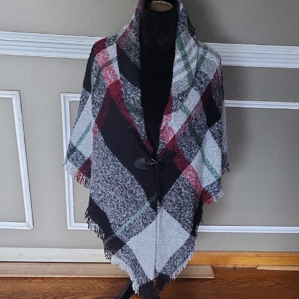 ALTARE Women's Cozy Plaid Wrap with Toggle NWT